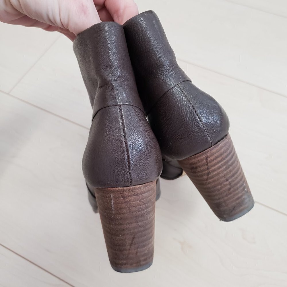 Quad Comfort by Denver Hayes Leather Ankle Booties Stacked Heel Sz 7 Brown - Picture 7 of 11